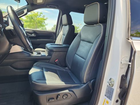 Used 2023 GMC Yukon XL SLT AWD/4WD image 3