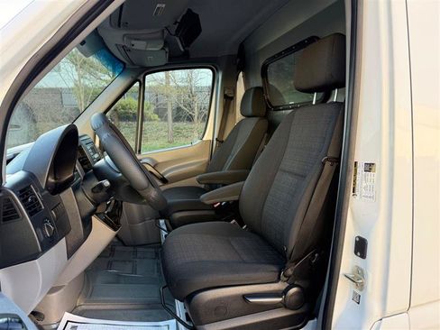 Used 2017 Mercedes-Benz Sprinter 2500 image 31