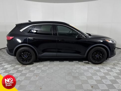 Used 2020 Ford Escape SE FWD image 2