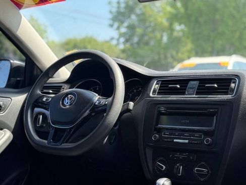 Used 2015 Volkswagen Jetta SE FWD image 3