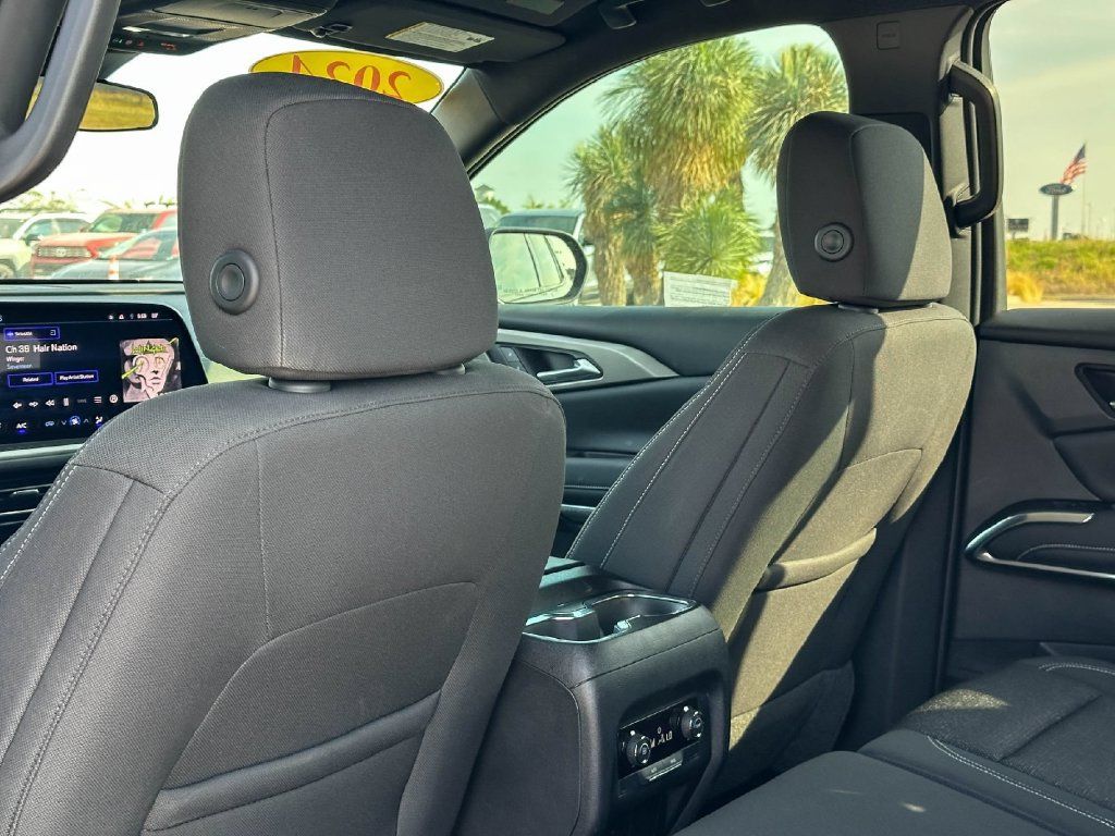 Used 2024 Chevrolet Traverse LS w/ Midnight/Sport Edition FWD image 17
