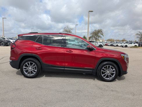 Used 2023 GMC Terrain SLT image 3