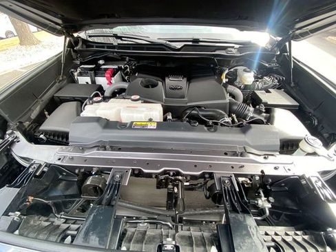 Used 2022 Toyota Tundra Platinum w/ Advanced Package image 26