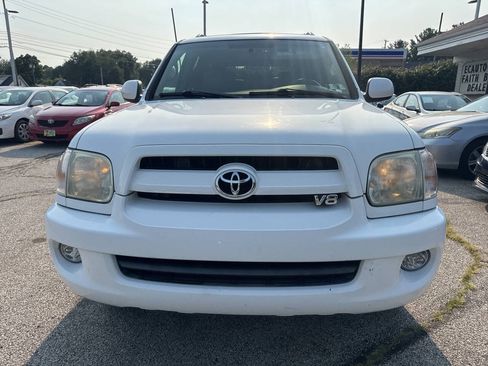 Used 2007 Toyota Sequoia SR5 AWD/4WD image 2