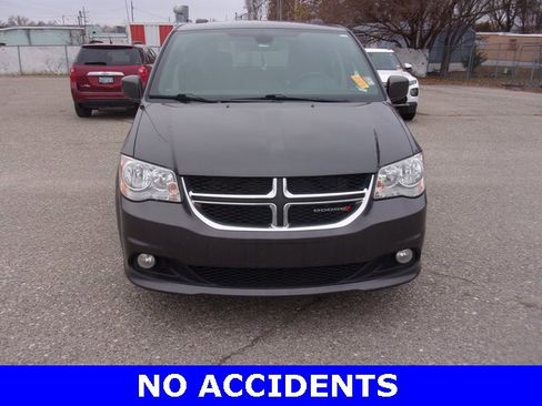 Used 2019 Dodge Grand Caravan SXT image 2