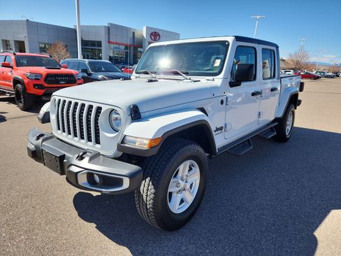 Used 2022 Jeep Gladiator Sport image 4