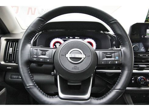 Certified 2024 Nissan Pathfinder Platinum image 11