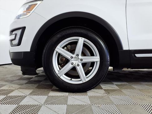 Used 2017 Ford Explorer XLT w/ Equipment Group 201A image 7