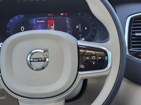 Certified 2025 Volvo XC90 B6 Plus w/ Protection Package Premier image 39