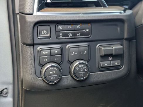 New 2026 Chevrolet Suburban High Country image 14