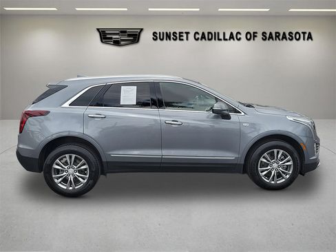 Used 2022 Cadillac XT5 Premium Luxury w/ Technology Package AWD/4WD image 3