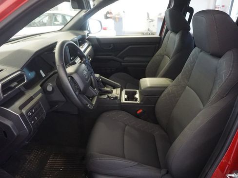 Used 2025 Toyota Tacoma SR5 AWD/4WD image 17