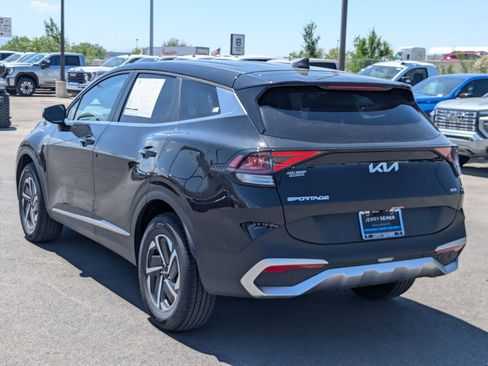 Used 2024 Kia Sportage LX AWD/4WD image 4