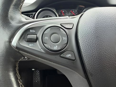 Used 2018 Buick Regal Essence FWD image 12