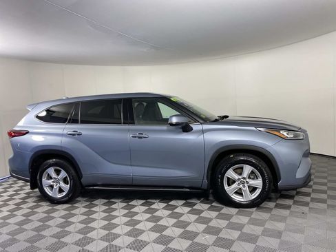 Used 2020 Toyota Highlander LE w/ Protection Package #3 AWD/4WD image 10
