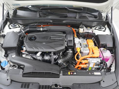 Certified 2025 Hyundai Sonata Limited FWD image 30