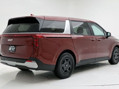 Used 2025 Kia Carnival FWD image 8