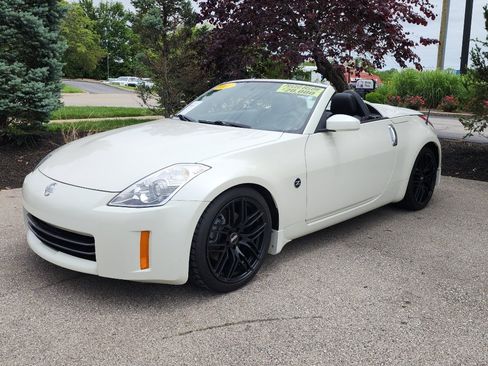 Used 2007 Nissan 350Z Touring RWD image 2