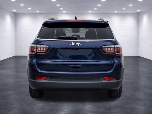 Used 2019 Jeep Compass Latitude w/ Cold Weather Group AWD/4WD image 2