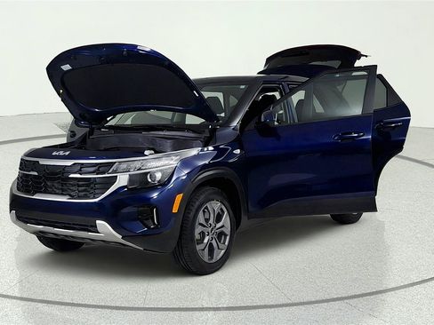 Used 2025 Kia Seltos LX AWD/4WD image 10
