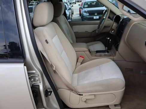 Used 2007 Ford Explorer XLT image 22