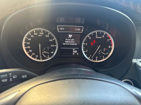 Used 2018 INFINITI QX30 Premium w/ Cargo Package image 16