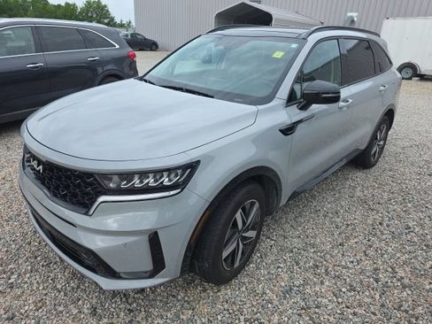 Certified 2023 Kia Sorento EX w/ Panoramic Sunroof Package FWD image 3