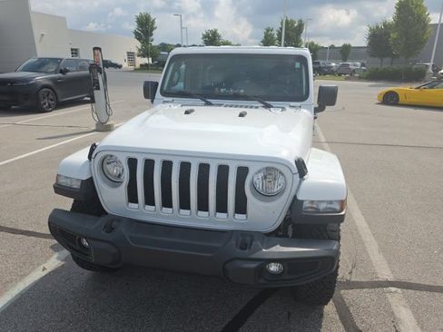 Used 2019 Jeep Wrangler Unlimited Sahara w/ Cold Weather Group AWD/4WD image 2