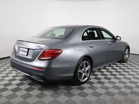 Used 2019 Mercedes-Benz E 300 4MATIC image 2