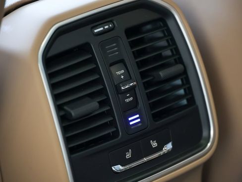 Certified 2026 Porsche Macan AWD/4WD image 44