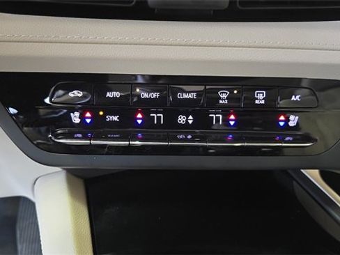 Used 2023 Buick Envision Avenir image 20