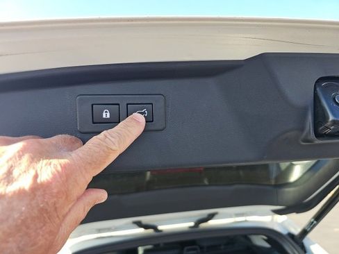 Used 2023 Subaru Outback Limited image 17