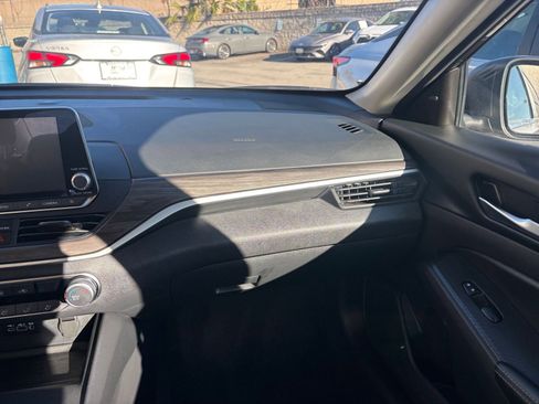 Used 2025 Nissan Altima 2.5 SV image 35