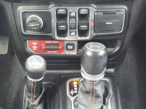 Used 2020 Jeep Wrangler Unlimited Rubicon w/ Dual Top Group image 19