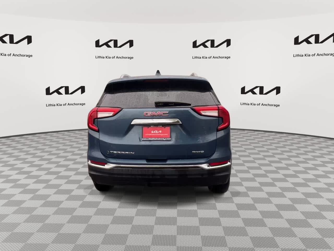 Used 2024 GMC Terrain SLT AWD/4WD image 8