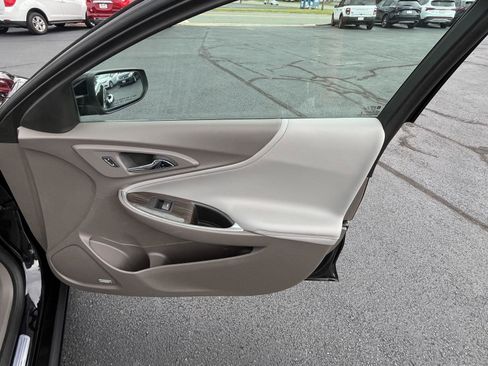 Used 2018 Chevrolet Malibu Premier w/ Premier Sun and Wheel Package FWD image 28