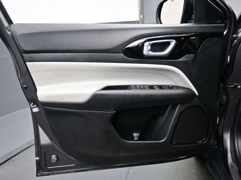 Used 2022 Jeep Compass Limited image 9