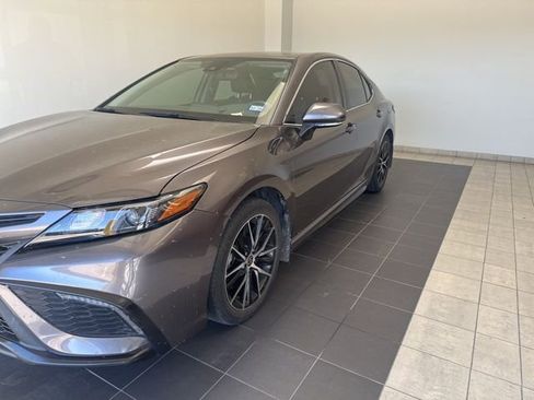Used 2023 Toyota Camry SE w/ Convenience Package image 3