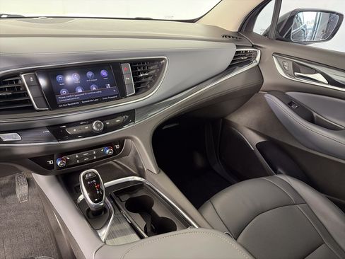 Used 2021 Buick Enclave Essence w/ Sport Touring Edition FWD image 4