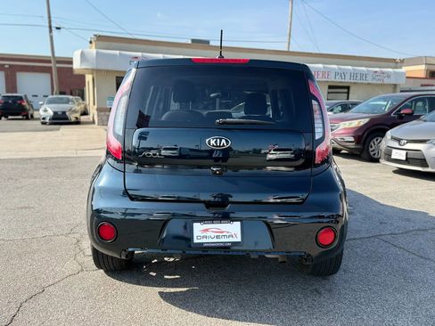 Used 2017 Kia Soul + image 5