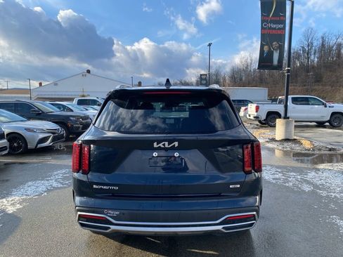 Used 2023 Kia Sorento EX image 3