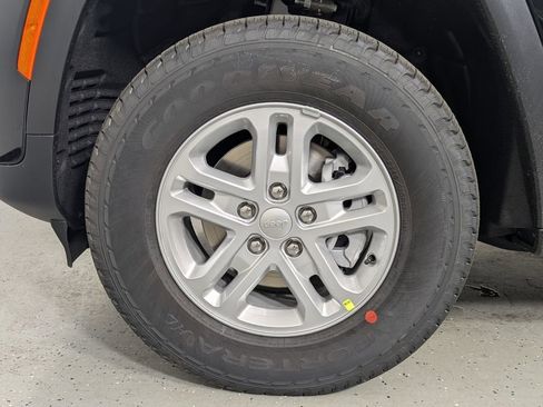 New 2025 Jeep Grand Cherokee Laredo w/ Luxury Tech Group I image 11