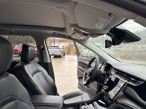 Used 2023 Jeep Grand Cherokee 4WD 4xe w/ Luxury Tech Group II image 36