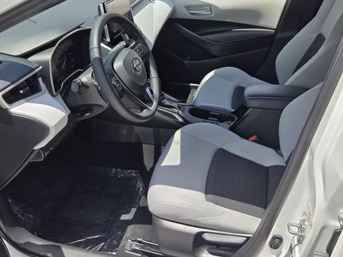 Used 2025 Toyota Corolla SE w/ SE Package FWD image 10