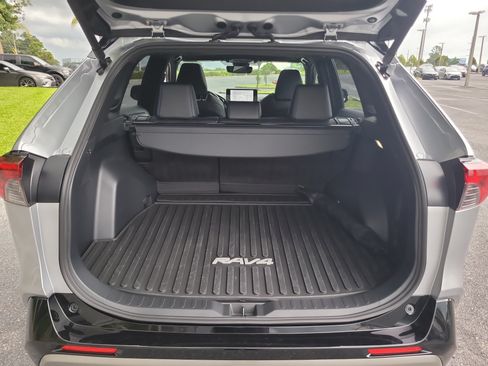Used 2025 Toyota RAV4 XSE AWD/4WD image 11