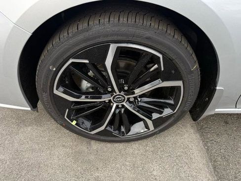 New 2025 Nissan Altima 2.5 SR image 9