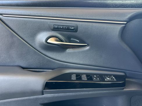 Used 2023 Lexus ES 350 w/ Premium Package FWD image 11