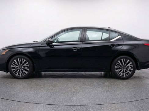 Used 2025 Nissan Altima 2.5 SV FWD image 5