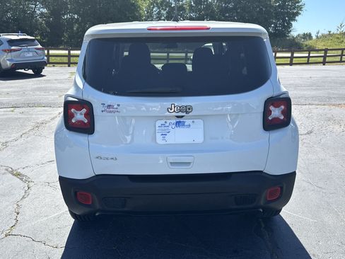 Used 2023 Jeep Renegade Latitude AWD/4WD image 6