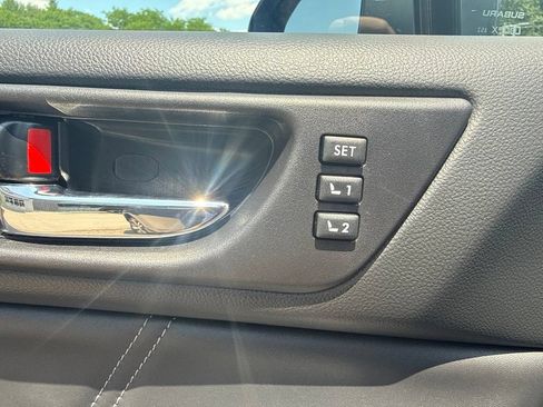 Used 2018 Subaru Outback 3.6R Limited AWD/4WD image 19